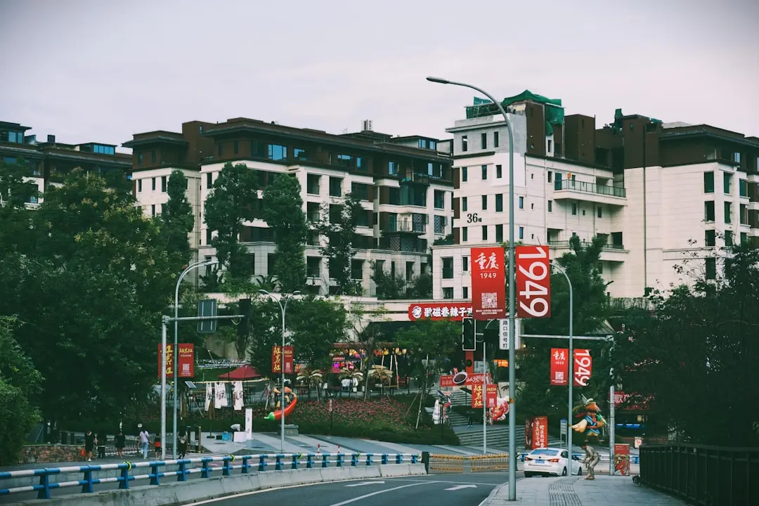 法式美甲光疗胶与甲油胶的持久度对比及应用场景分析