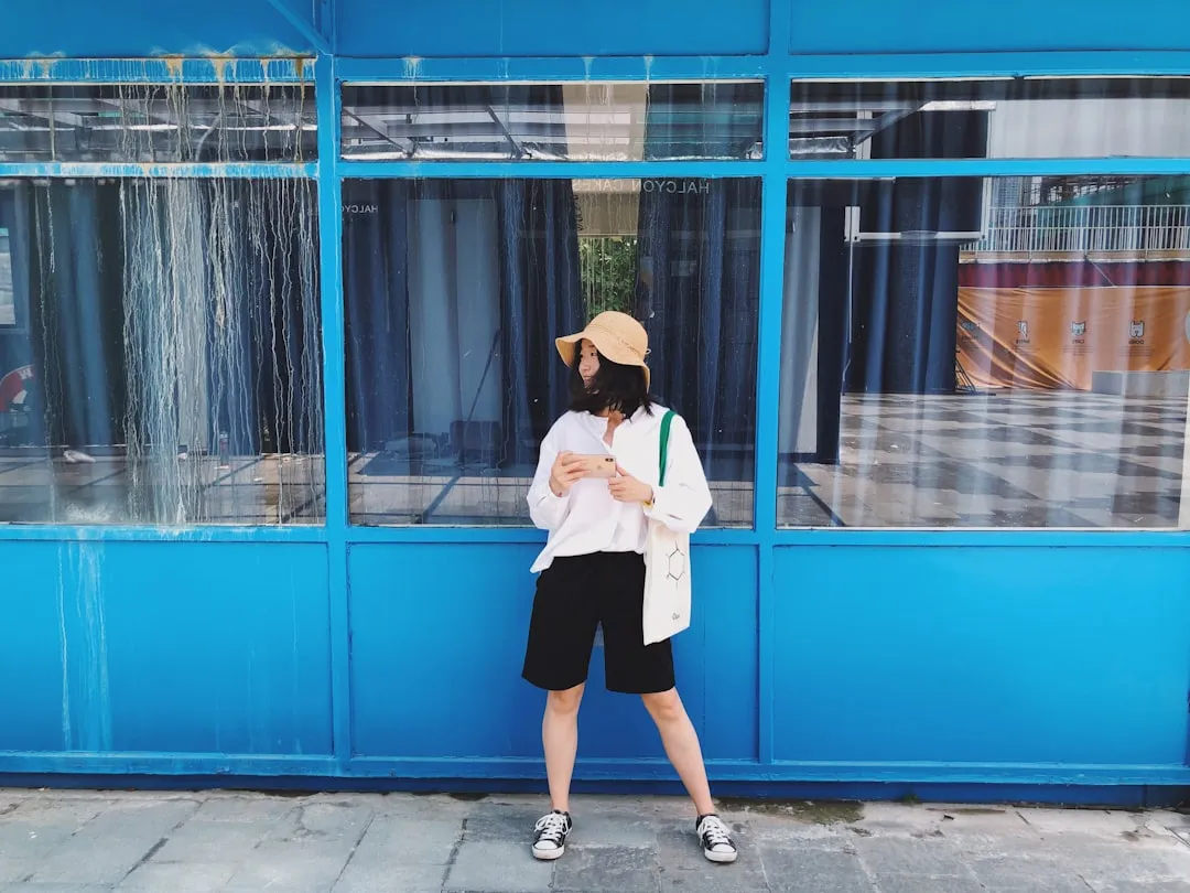 如期美甲延长甲与光疗美甲持久度对比及维护建议