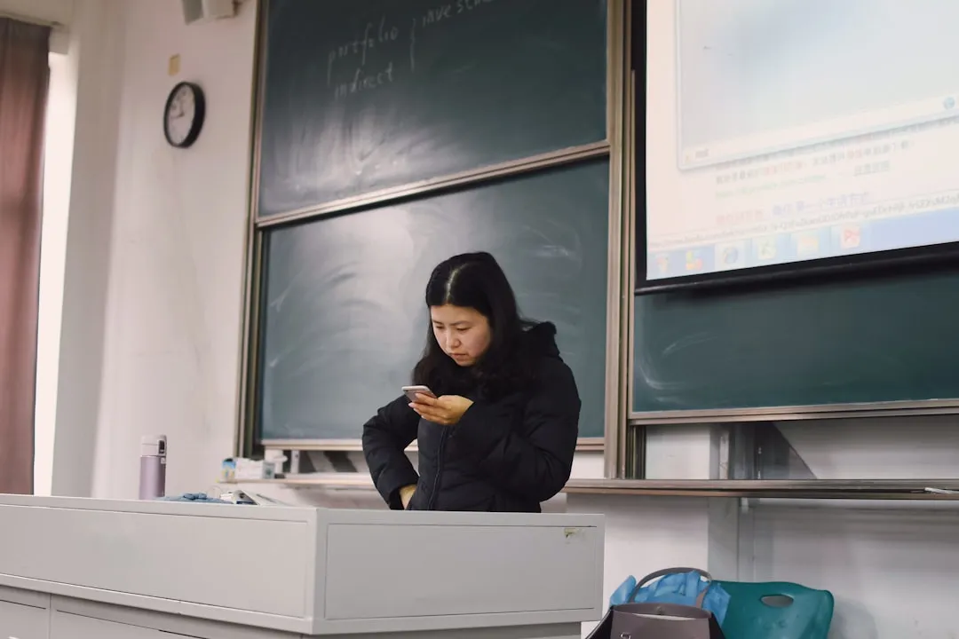 延长甲与光疗美甲持久度对比：如期美甲进口甲油胶实测