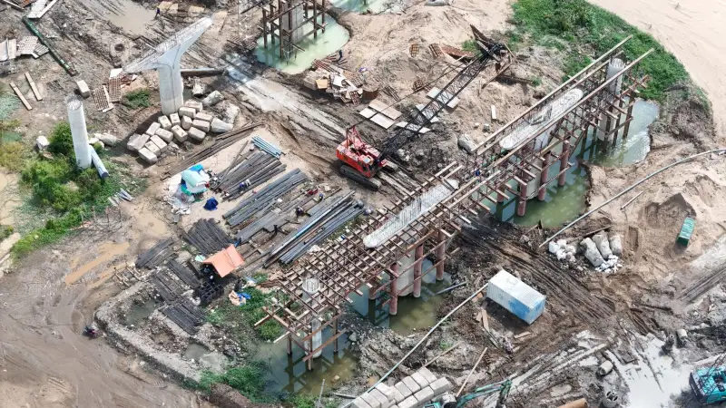 2024年重庆美甲市场延长甲与光疗甲技术对比分析