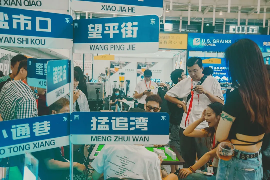 日式美甲与法式美甲工艺对比：精致手绘与持久效果的差异分析